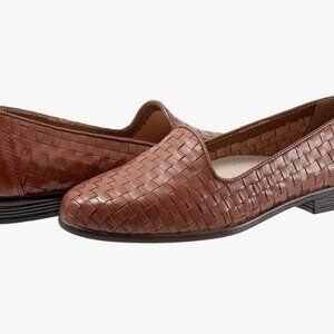 Trotters Liz Slip On Flat Shoes Woven Brown Leather Loafers Womens sz 9
